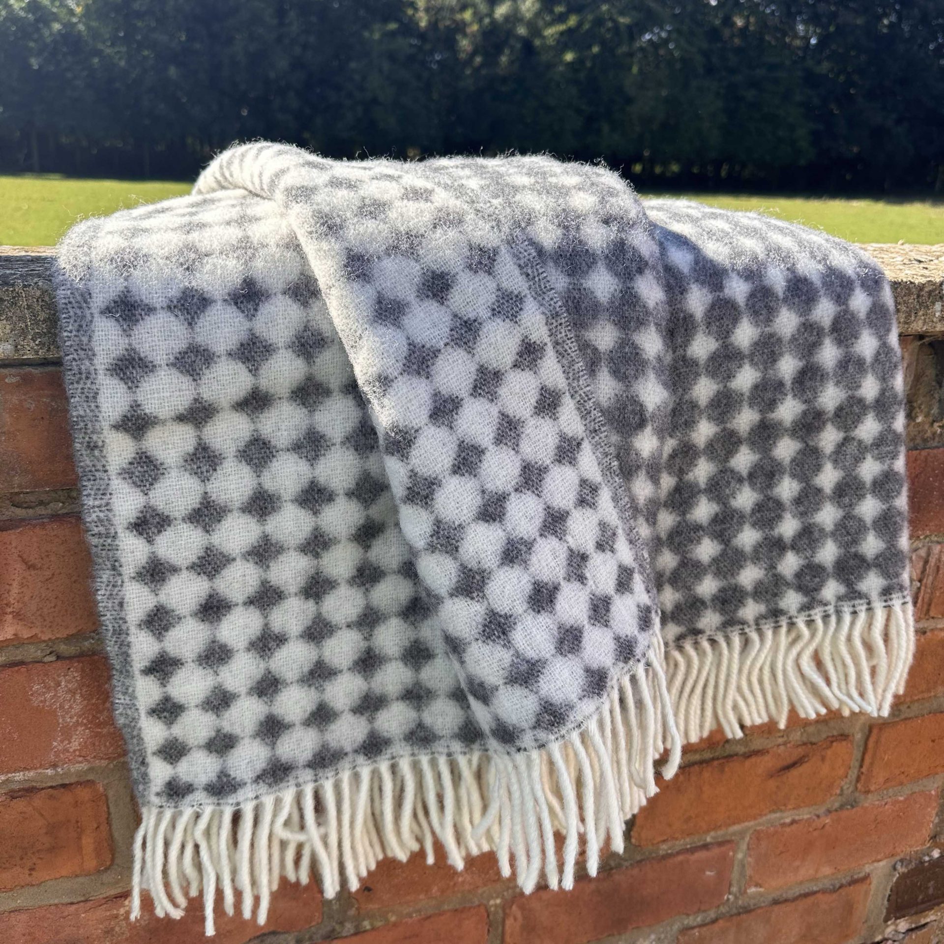 Diamond Jacquard Wool Blanket – Black