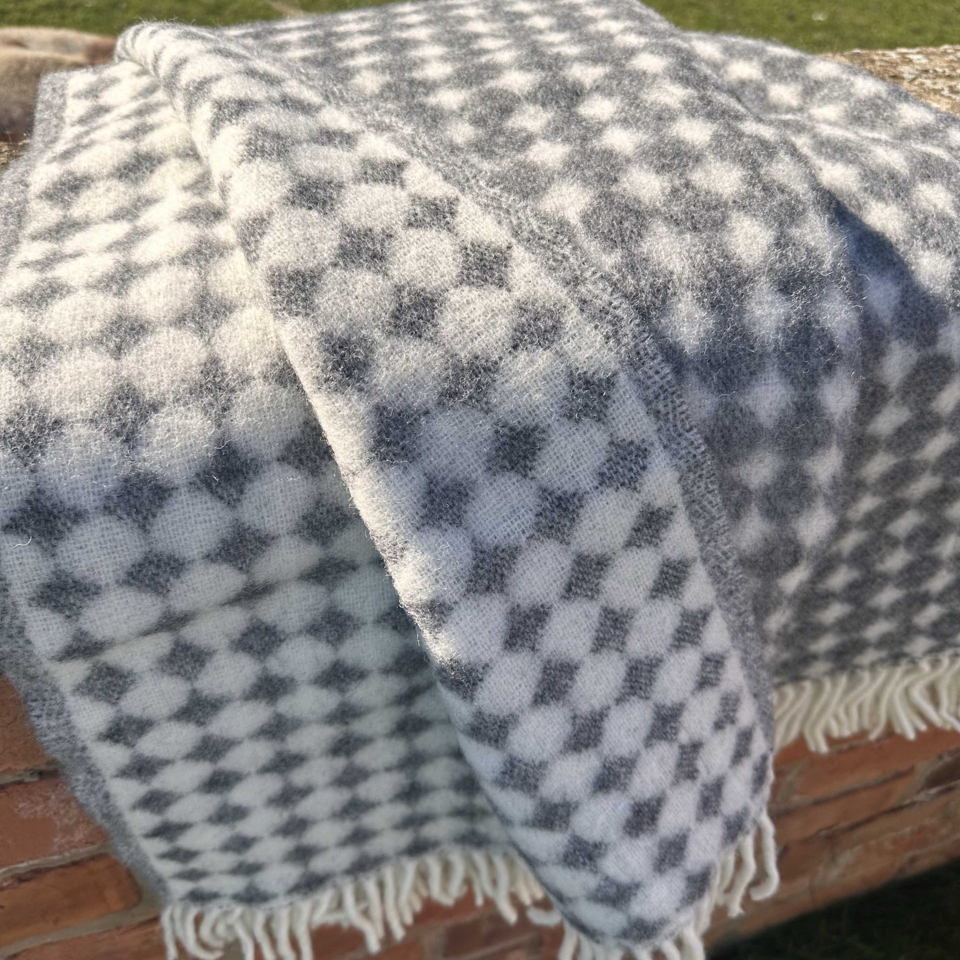 Diamond Jacquard Wool Blanket – Black