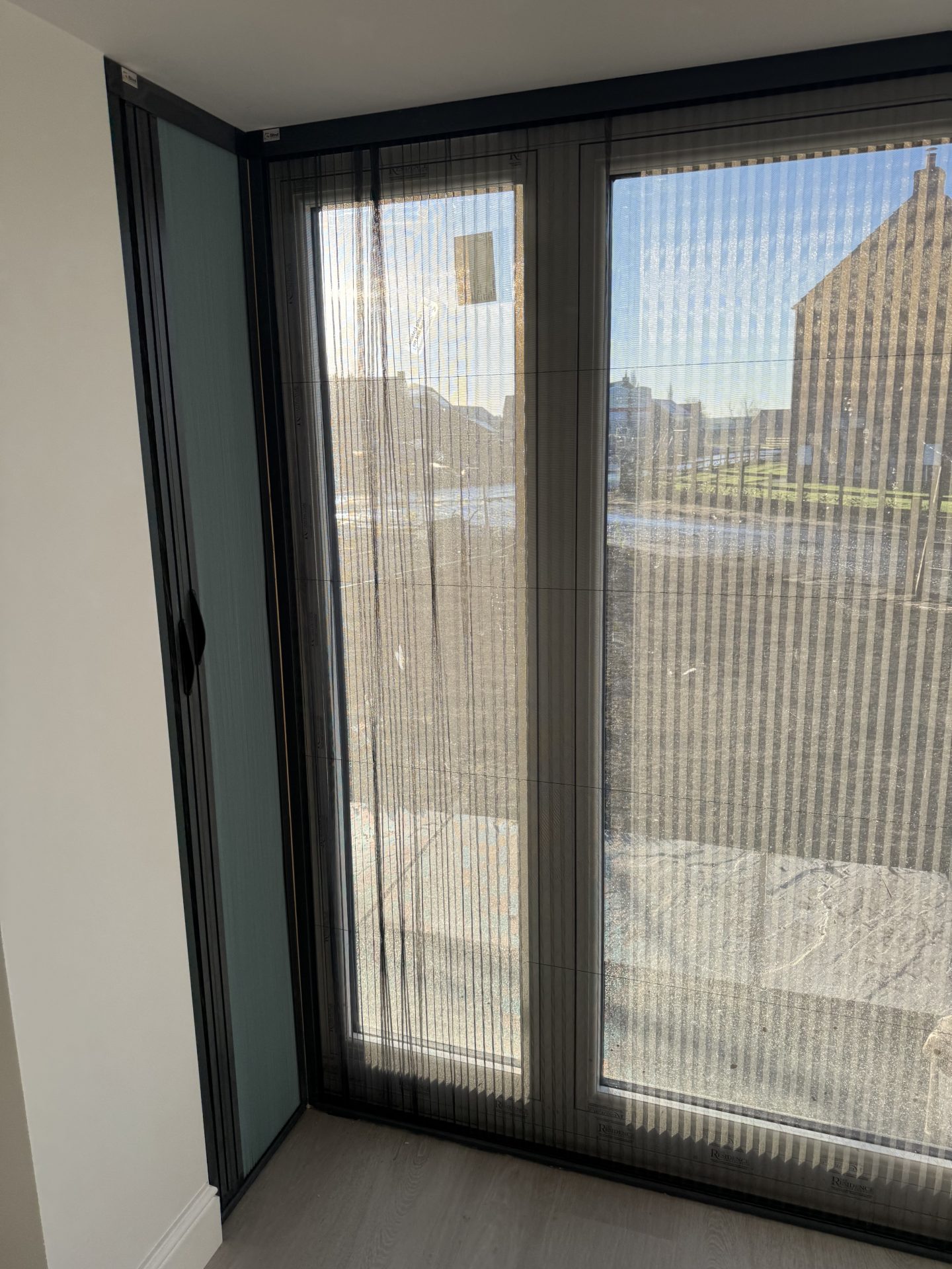BLIND SCREEN
