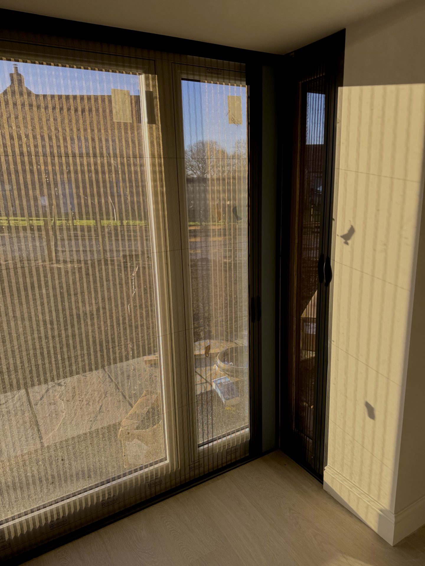 BLIND SCREEN