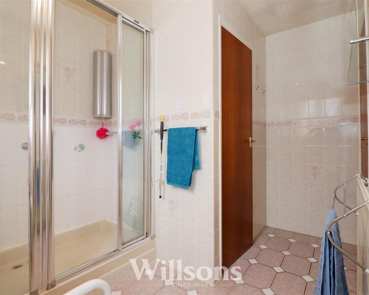 Robinson Avenue, Alford