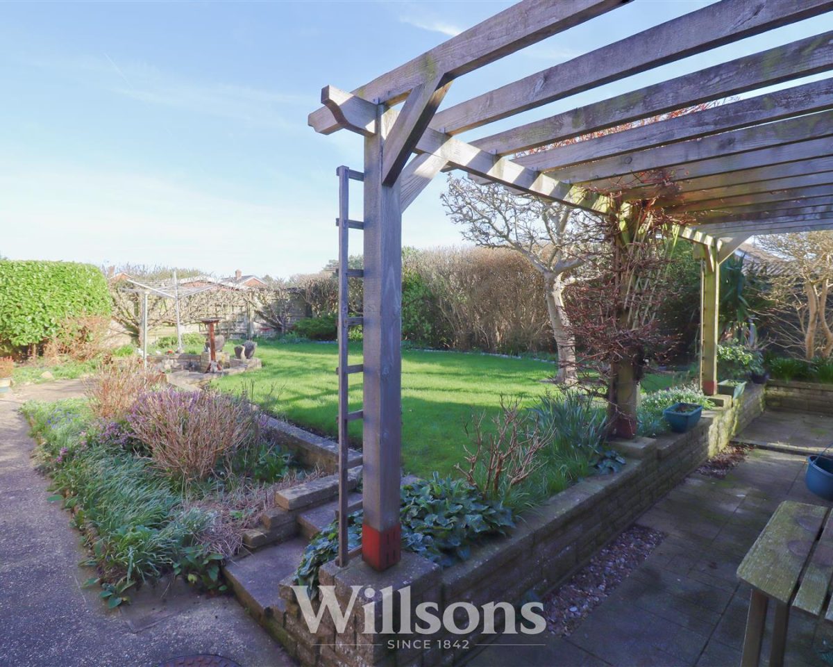 Robinson Avenue, Alford